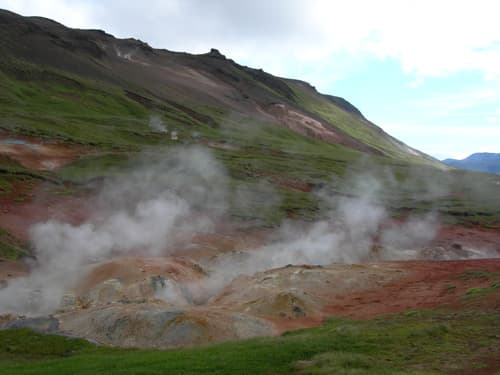 Geothermal energy uses the heat from the Earth